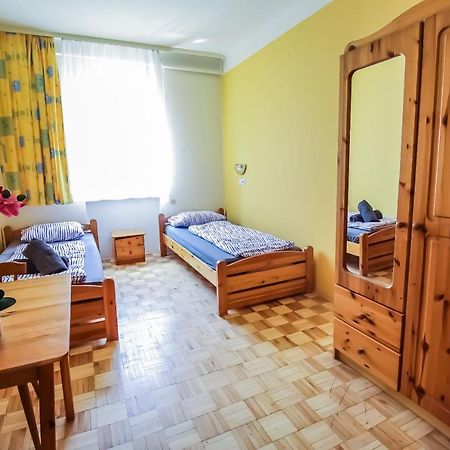 Economic 2Sb Apartment In Lively Area Виена Екстериор снимка