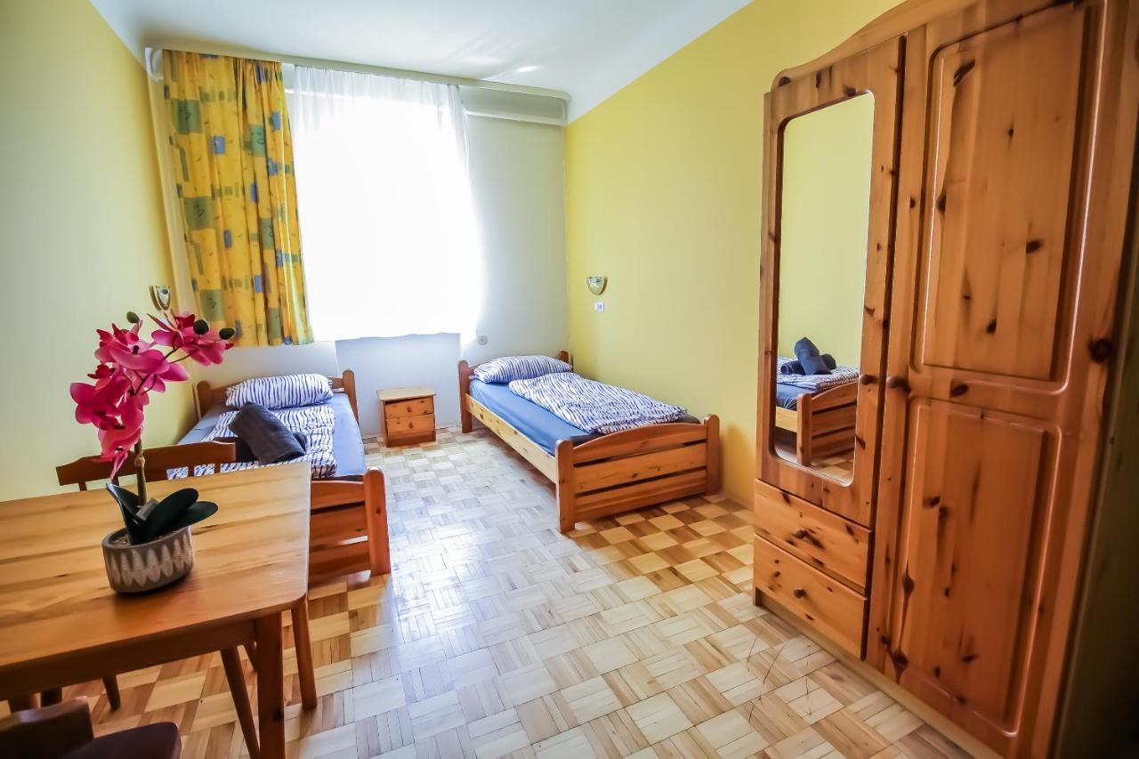 Economic 2Sb Apartment In Lively Area Виена Екстериор снимка