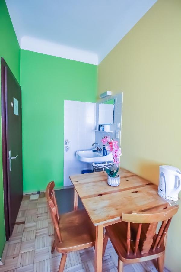 Economic 2Sb Apartment In Lively Area Виена Екстериор снимка